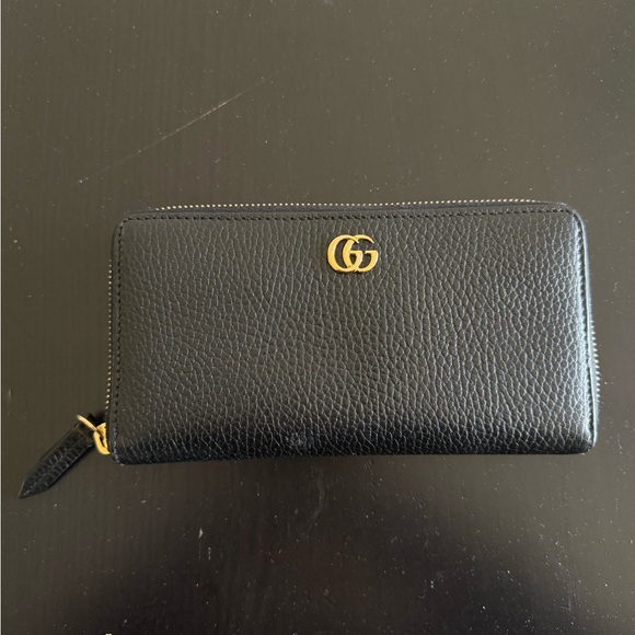 Gucci Handbags - Gucci Marmont zip around wallet